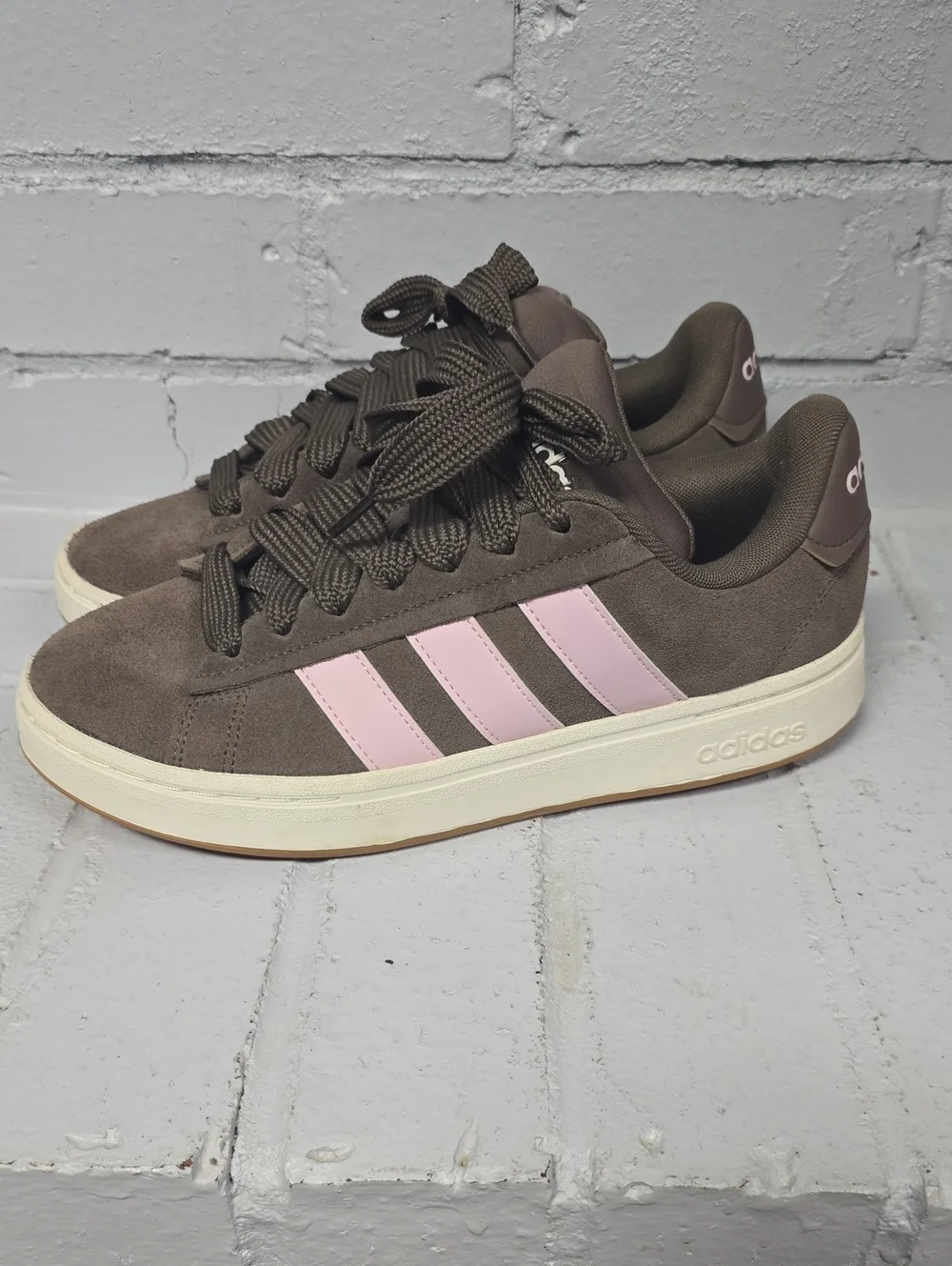Adidas Women's Grand Court AlphaSneaker in Brown with Pink Stripes.  New Size 9.